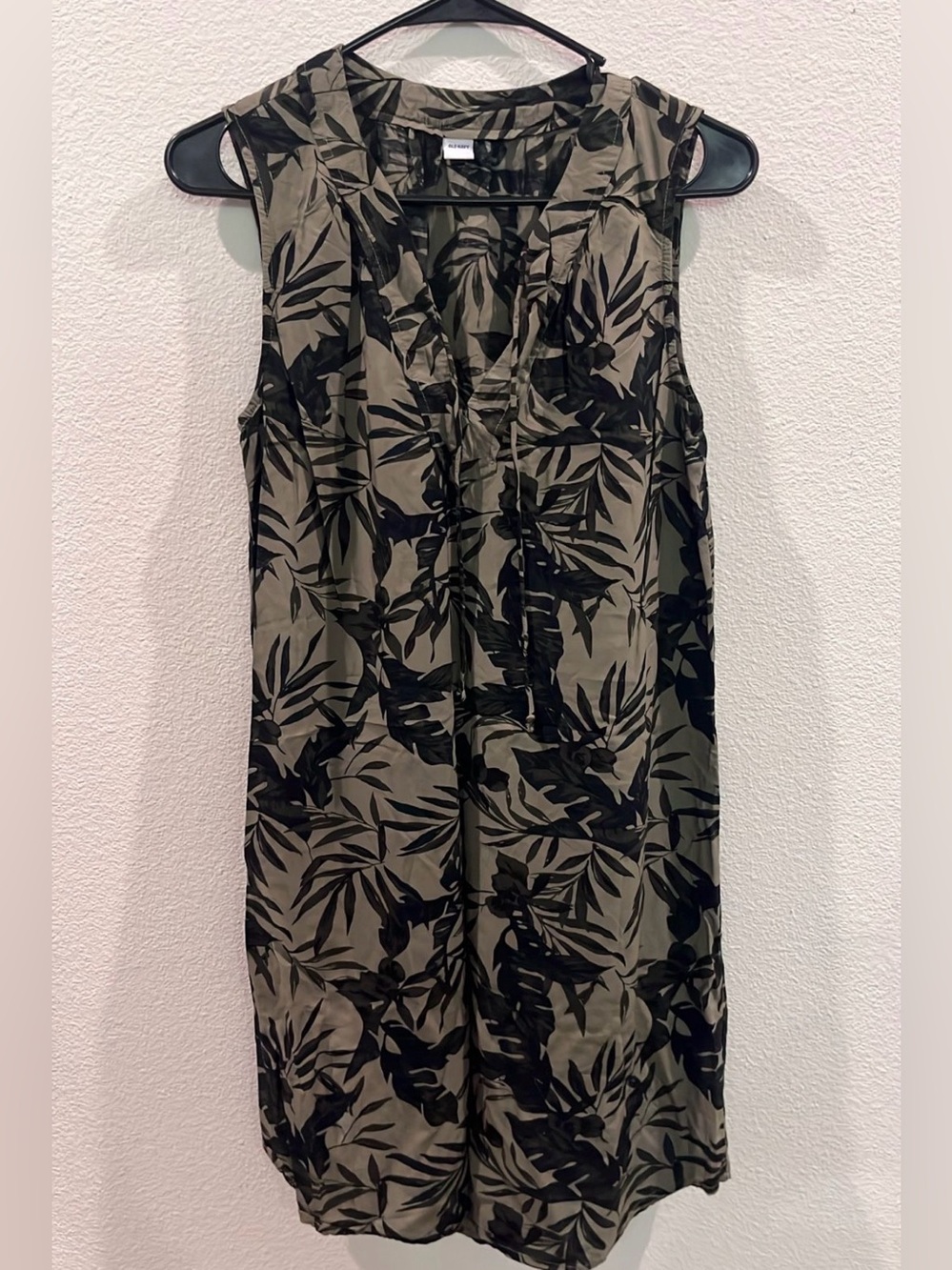 ♥️Old Navy Olive & Black Leaf-Print Dress